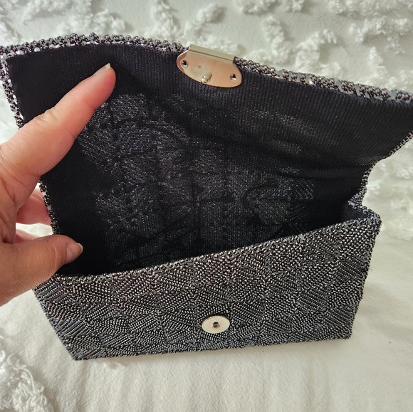 Gray Sparkle Snap Close Clutch. Great pattern. 8 x 4.5 x 2 - Picture 6 of 7